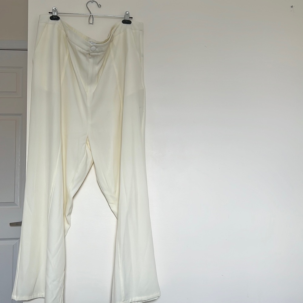 ASOS - “Extro & Vert” Plus size High Waist Wide Leg Pants in Off White